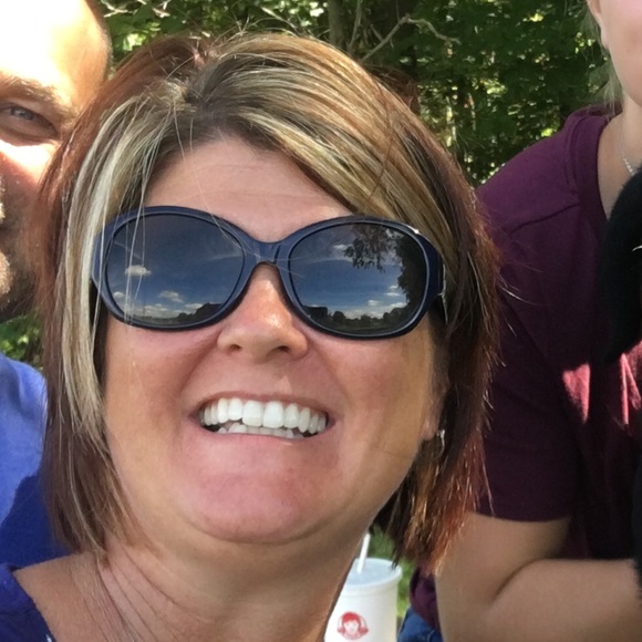 Meet your Posher, Shelia - Picture 1 of 1